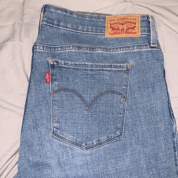 Levi’s 711 Skinny Distressed Jeans - Picture 4 of 6